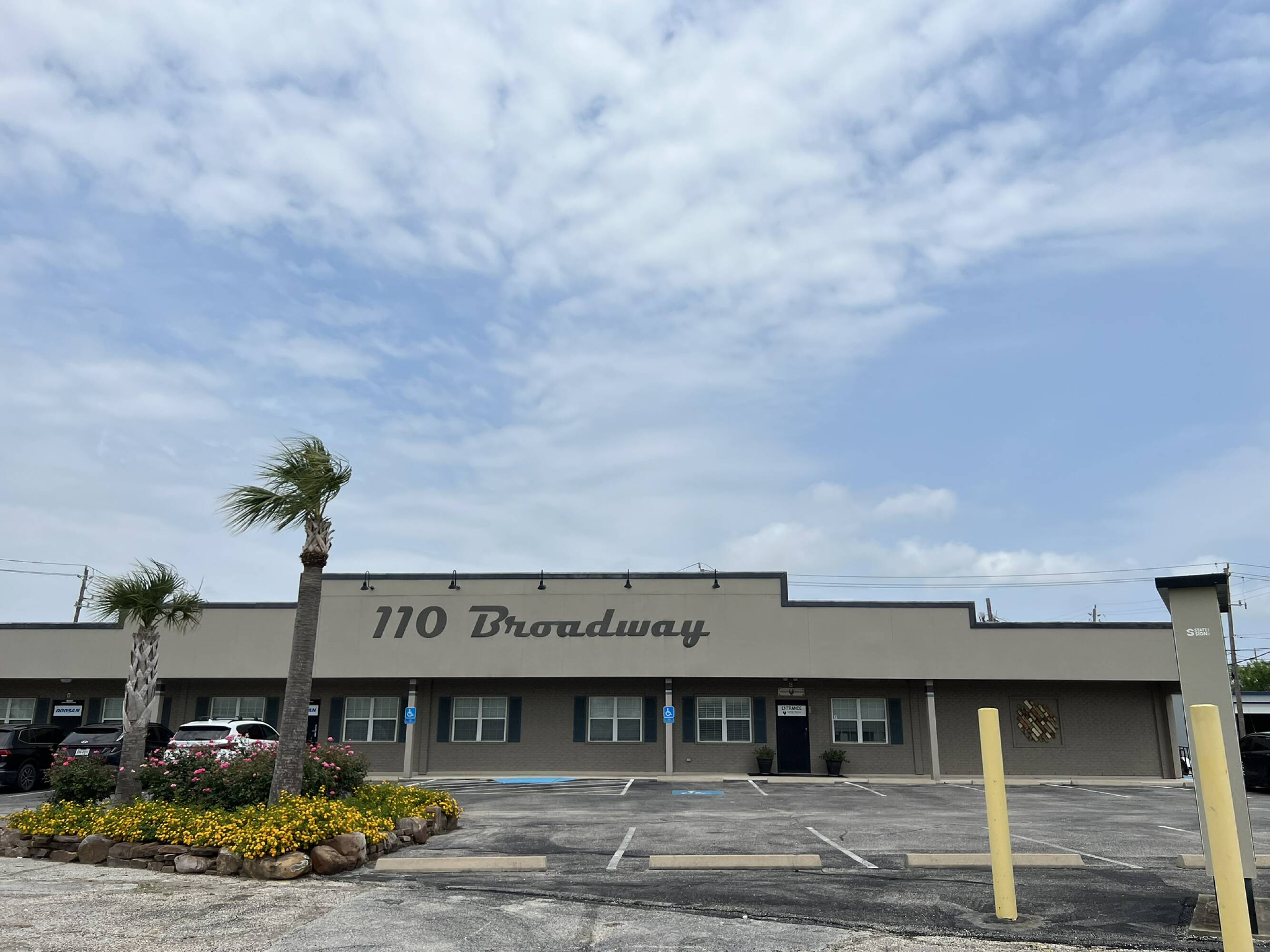 LA PORTE OFFICE/RETAIL COMPLEX
